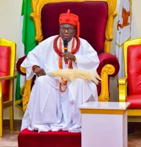 Oborevwori felicitates Uvwie monarch on 16th coronation anniversary