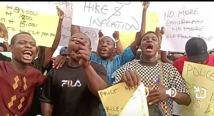 BREAKING: Protest breaks out in Oyo over economic hardship